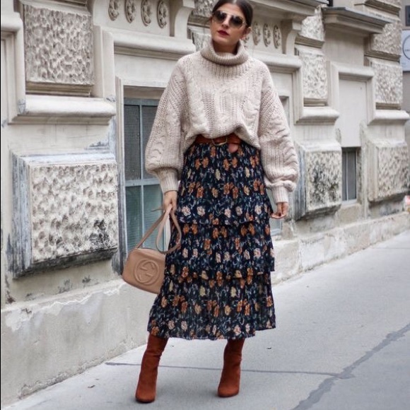 Urban Outfitters Dresses & Skirts - Worn Once Vintage inspired Paisley Midi Skirt
